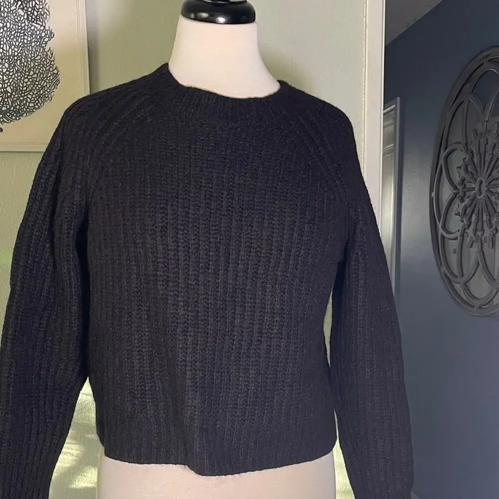 Everlane Women's Black Crew Neck Sweater